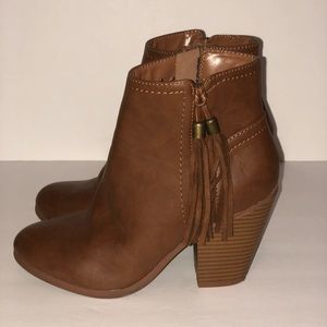 Brown winter ankle boots with heel